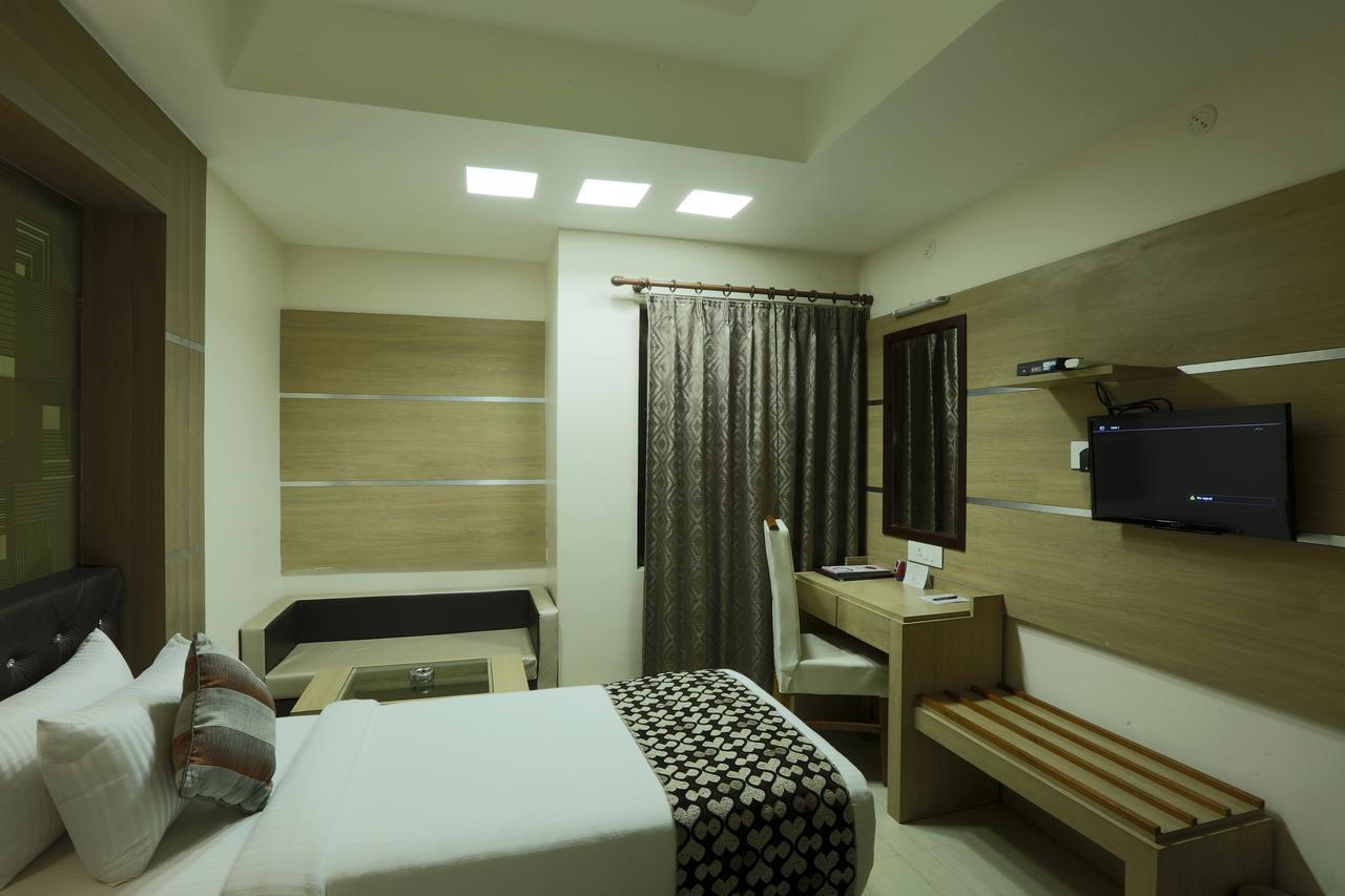 Hotel Sj International Guwahati Eksteriør billede